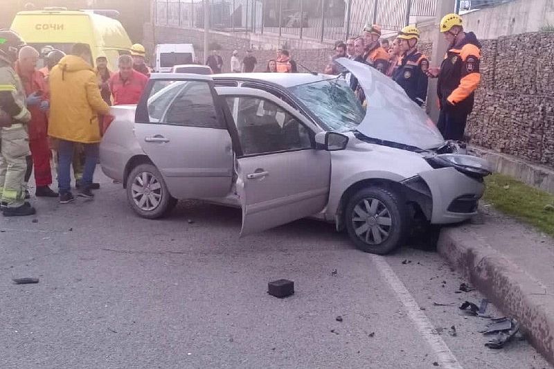 В Сочи в крупной аварии погиб водитель