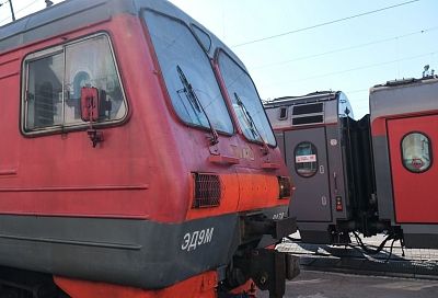 Пассажиры задержанных поездов обеспечены питанием на четырех железнодорожных станциях Кубани