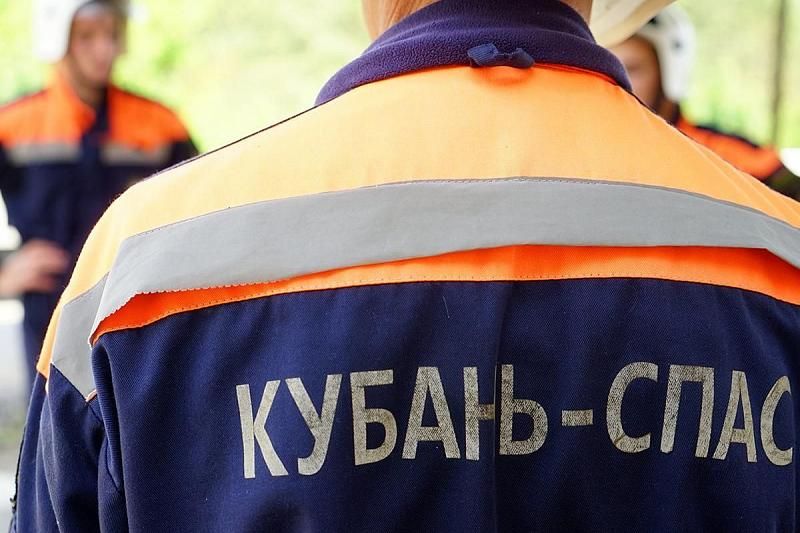 В Краснодарском крае спасатели нашли заблудившегося в лесу пенсионера-грибника
