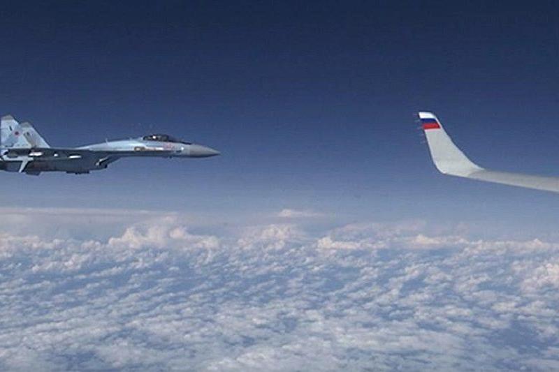 Российские Су-27 отогнали истребитель НАТО от самолета Шойгу над Балтикой 