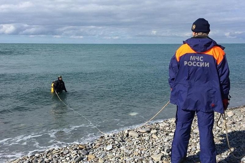 Около 300 человек ищут пропавших в Черном море в окрестностях Сочи 14-летних школьников