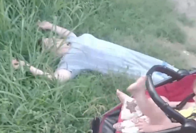 Пьяная женщина с ребенком в коляске попала на видео: полиция Краснодара проводит проверку