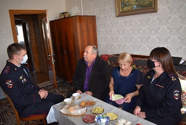 Руководство краснодарской полиции встретилось с членами семей сотрудников, погибших при исполнении служебного долга 
