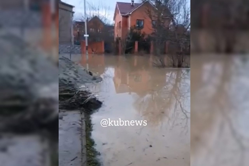 В Краснодарском крае из-за сильного ливня подтопило пять поселков