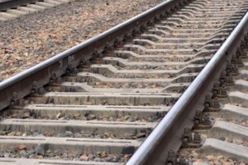 В Краснодарском крае маневровый поезд отрезал 22-летней девушке ногу