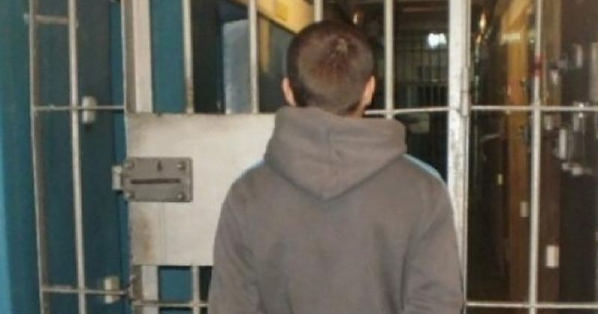 Дело стали. Школьников наказали за убийство Деда. В Новопокровской 15 летний парень. Саратов подросток украл.