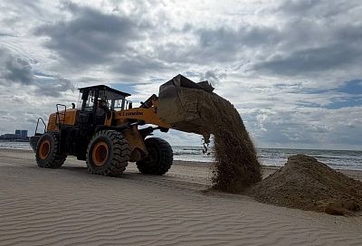 В Анапе продолжается отсыпка пляжей слоем чистого песка