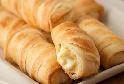 Эти рулеты разлетаются на новогоднем столе: оригинальная закуска с крабовыми палочками