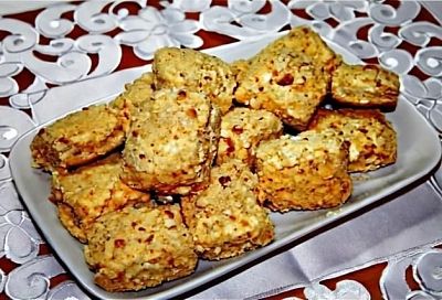 С тестом не заморачиваюсь. Всего один  пласт — и через 15 минут готовые «Наполеончики» вынимаю из духовки: самый простой рецепт, а нужно всего  три ингредиента