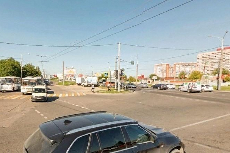 В Краснодаре на перекрестке улиц Дзержинского и Кореновской запретили поворот