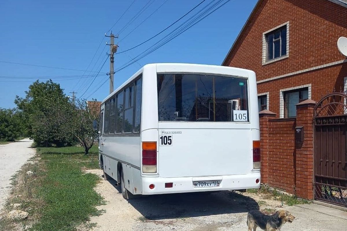 Полицейские Анапы нашли водителя автобуса, объезжавшего пробку по обочине