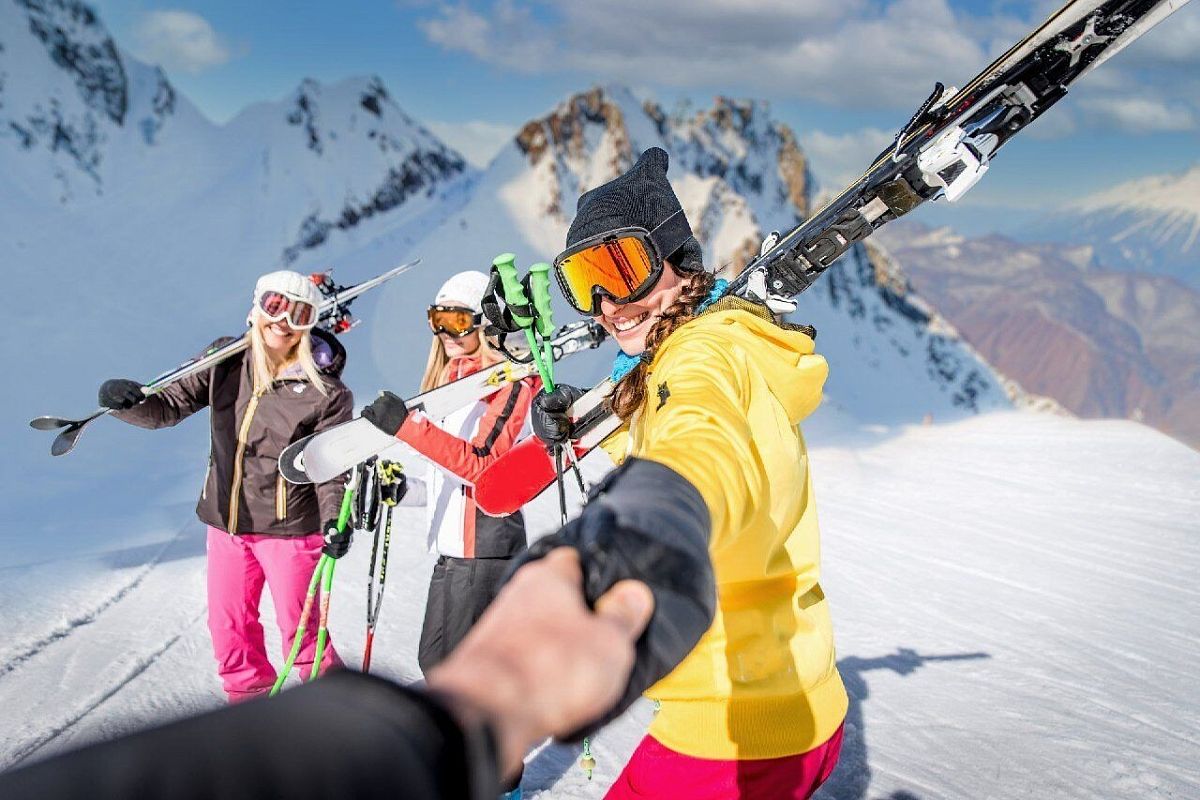 Сочинские курорты под облаками предлагают туристам множество активностей. Сочинские курорты под облаками предлагают туристам множество активностей.