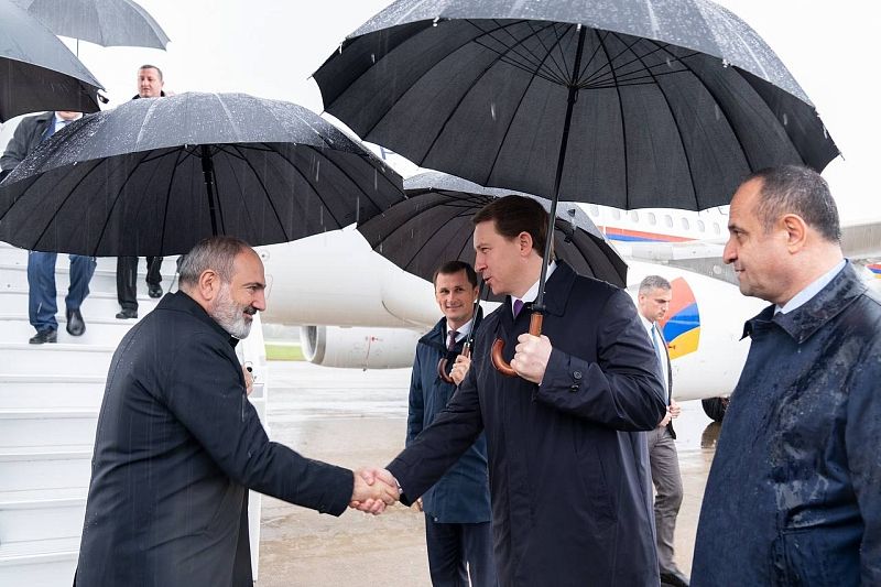 Алиев и Пашинян прибыли на встречу с Путиным в Сочи