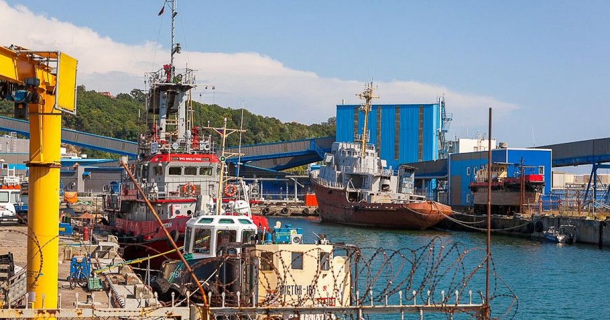 Порт туапсе. Морской причал Туапсе. Набережной и морского торгового порта Туапсе. Туапсе вид на порт. Кубанский порт.