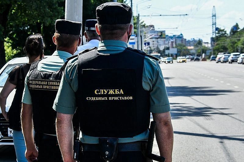 Приставы арестовали фуру за долги владельца в 15 млн рублей