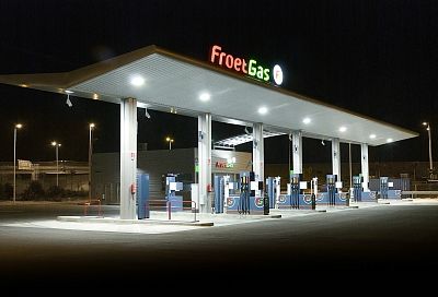 Несмотря на санкции и кризис в России начал дешеветь бензин