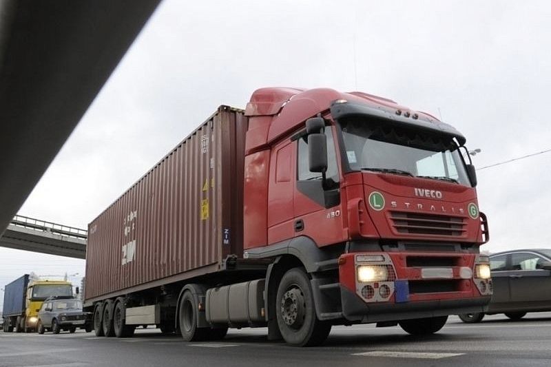 Въезд грузовиков в центр Краснодара запретят до конца года