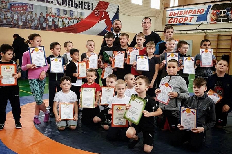 В Краснодарском крае прошли соревнования по смешанному боевому единоборству ММА