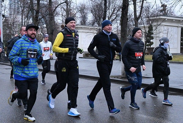 Мэр Краснодара Евгений Первышов принял участие в массовом легкоатлетическом забеге HardRun