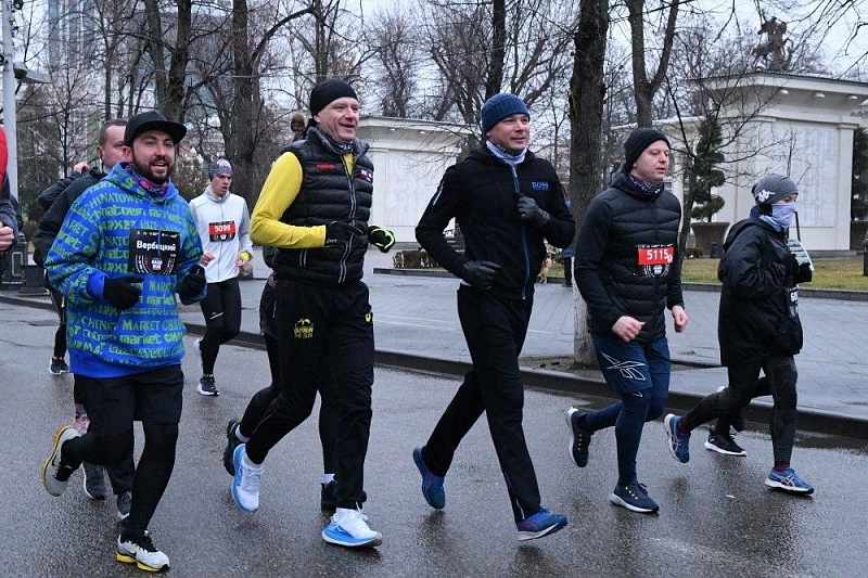 Мэр Краснодара Евгений Первышов принял участие в массовом легкоатлетическом забеге HardRun