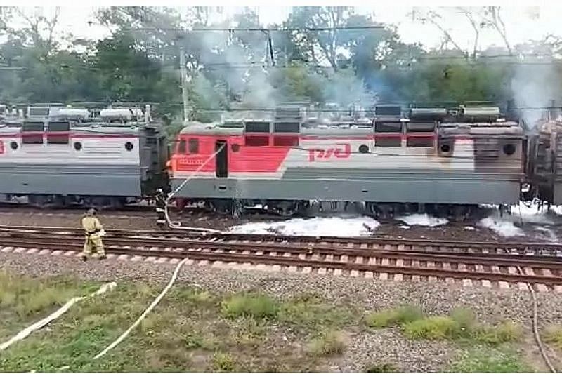 В Краснодарском крае из-за возгорания локомотива задержана электричка