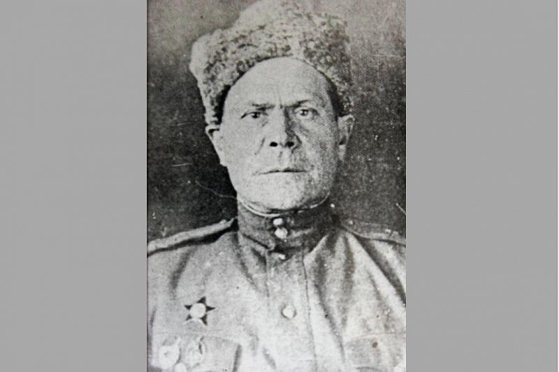Подполковник Митрофан Афанасьевич Кузенков, командир 626-го стрелкового полка, освобождавшего станицу Кущевскую. Человек сильной воли, спокойный, уравновешенный, он умело руководил полком. 
