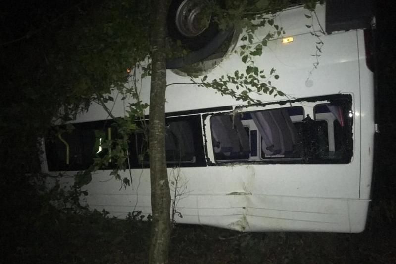В Краснодарском крае опрокинулся пассажирский микроавтобус. Пострадали два человека