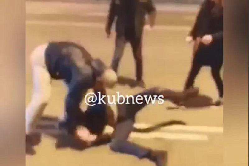 Полиция ищет участников массовой драки в Сочи (видео)