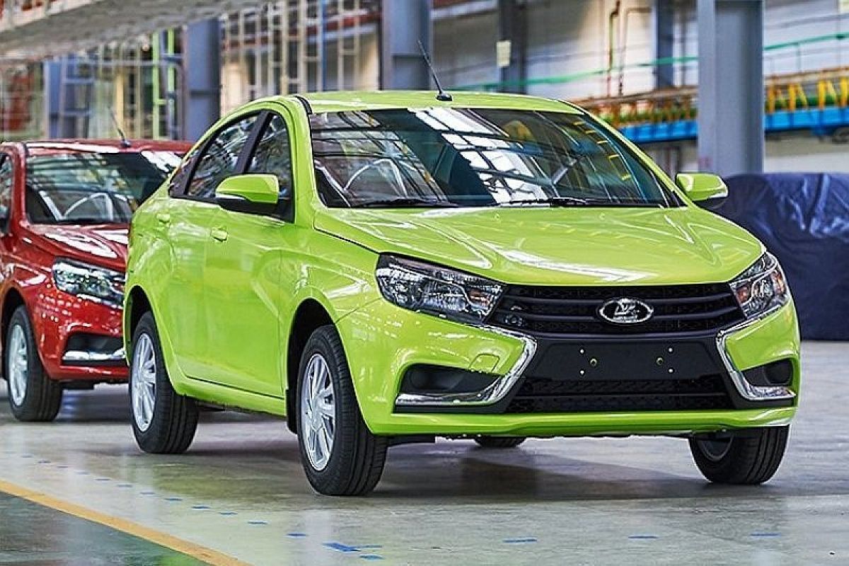 «АвтоВАЗ» повысил цены на автомобили Lada