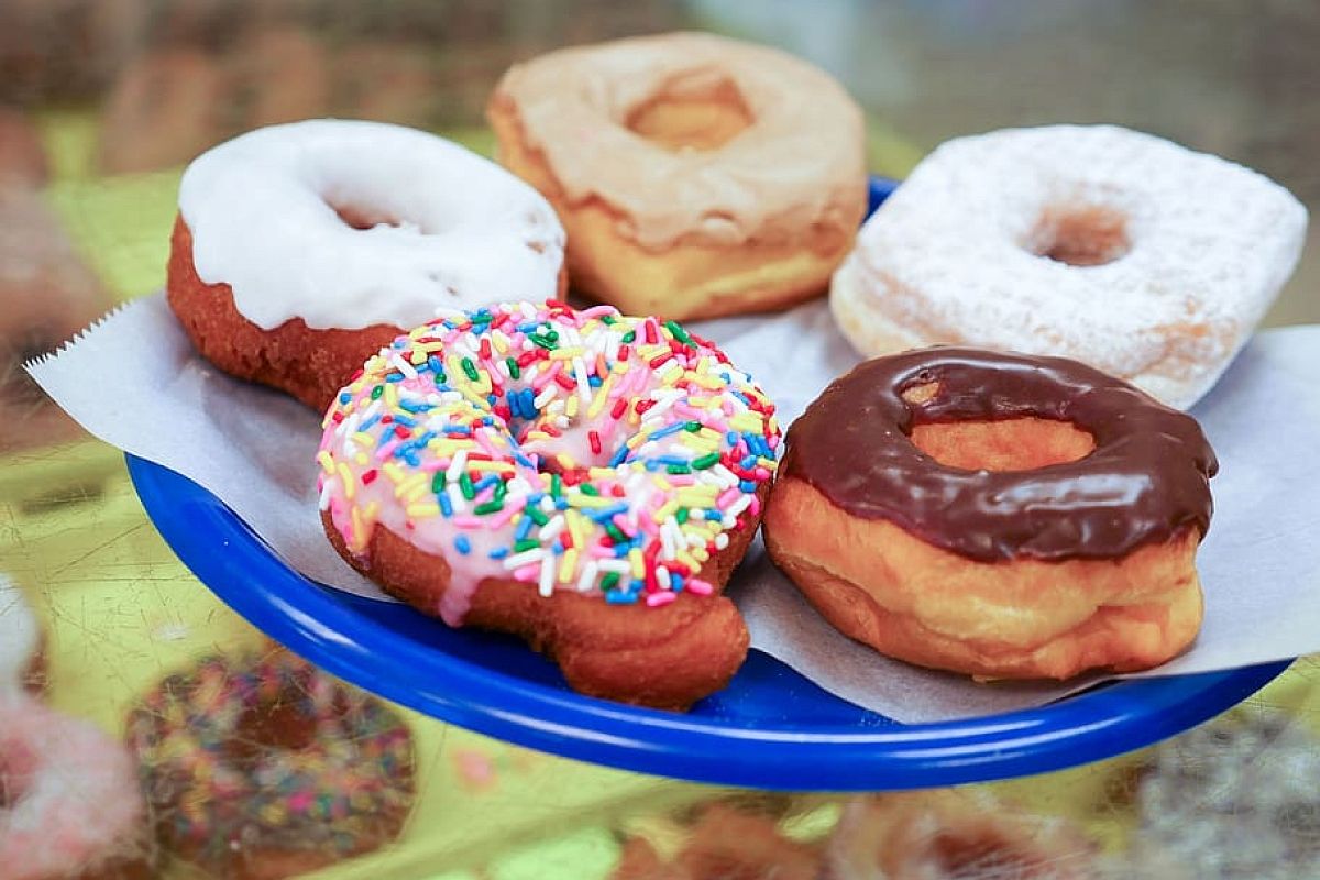 Хрустящие снаружи и тающие внутри — идеальный рецепт пончиков для начала дня