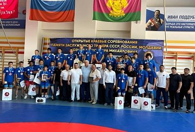 Победы на родном ковре: кубанские борцы удачно выступили на краевом турнире