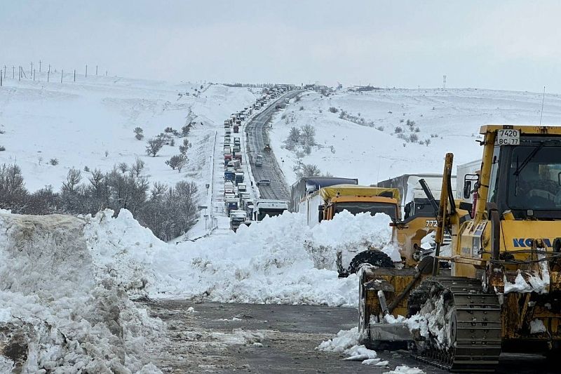 Губернатор Ростовской области назвал причину ЧП на М-4 «Дон» во время снегопада 
