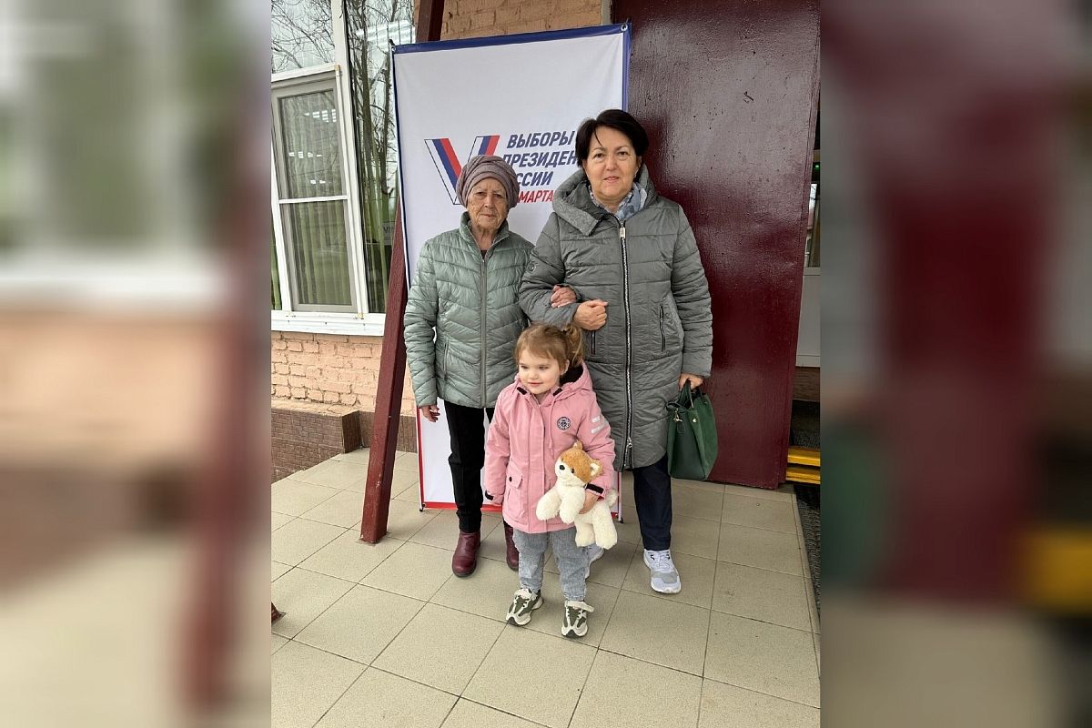 Семья Семья Лисицких-Смирягиных из Лабинска выбирает президента России