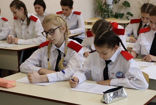 Учись казак – атаманом будешь: кубанским школьникам и их родителям рассказали, как получить высшее образование с казачьим уклоном