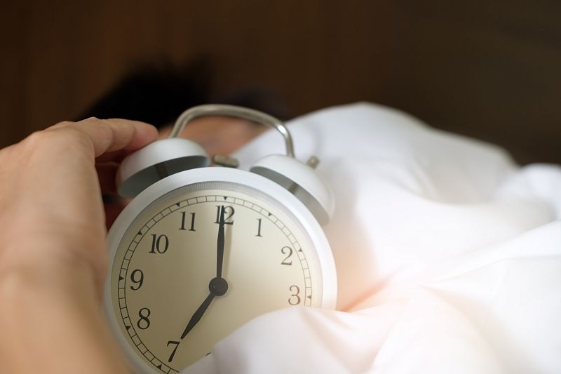 Сомнолог рассказала, как научиться вставать рано и без будильника