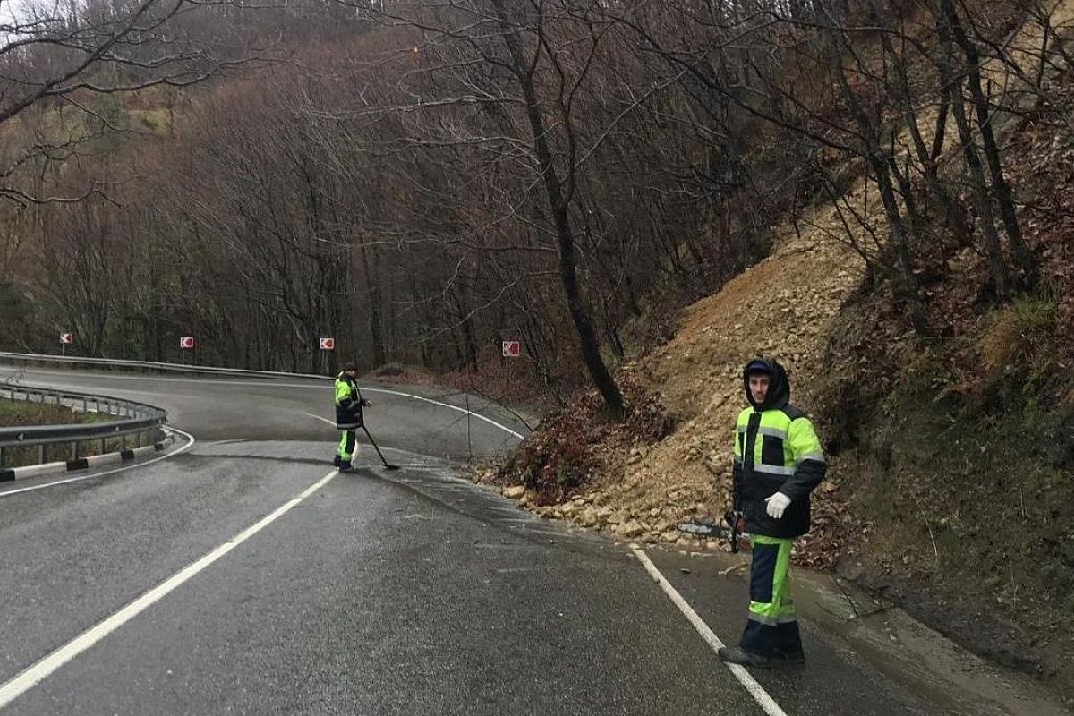 В Сочи ликвидировали последствия сошедшего селя на федеральной автодороге