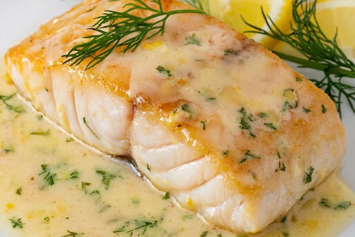 Минтай вроде дешевая рыбка, а в этом соусе превращается в настоящий ресторанный шедевр