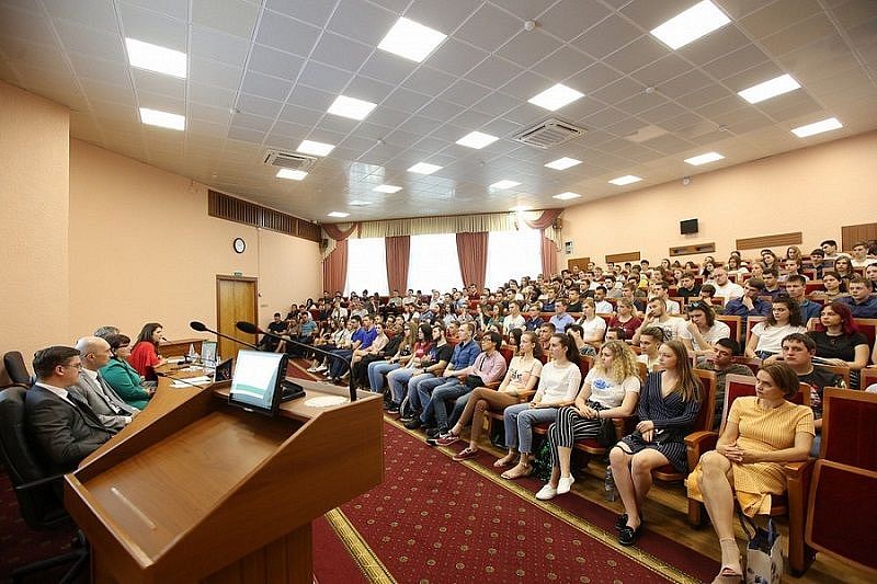 В Краснодаре на базе кубанского вуза открылась бизнес-школа 