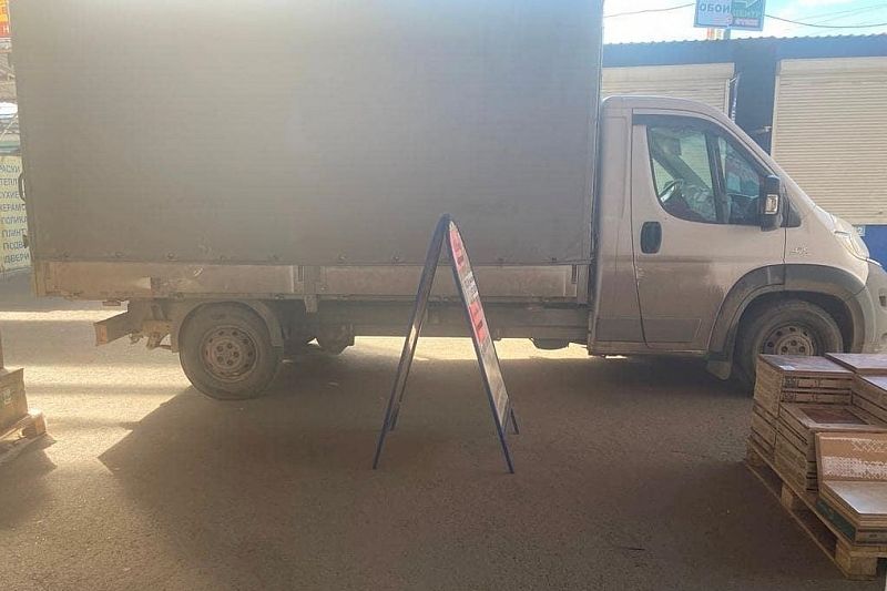 В Армавире водитель на грузовом автомобиле сбил 6-летнего ребенка. Он госпитализирован