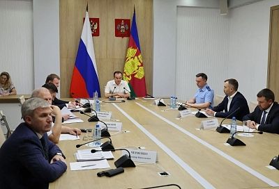 Губернатор Кубани Вениамин Кондратьев потребовал ускорить разгрузку цистерн и доставку топлива на АЗС