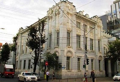 Над архитектурным обликом здания Театра защитника Отечества в Краснодаре трудятся лучшие реставраторы России