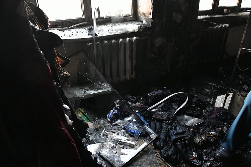 Из-за возгорания никто не пострадал, однако была повреждена верхняя одежда десятков учеников.