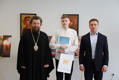 Митрополит Григорий наградил победителей фотоконкурса «Храм моей души» в Краснодаре