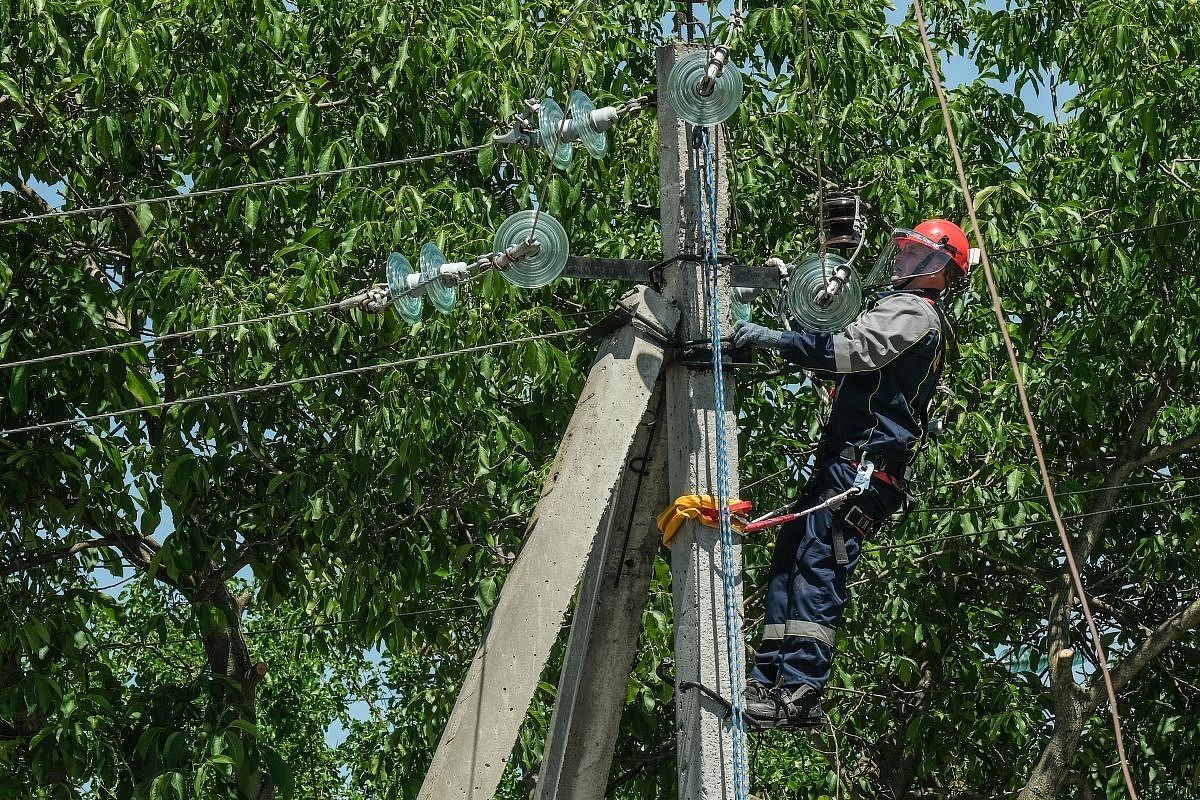 «Работают с полной отдачей». Кубанские электрики рассказали о восстановлении энергосистемы Краснодара