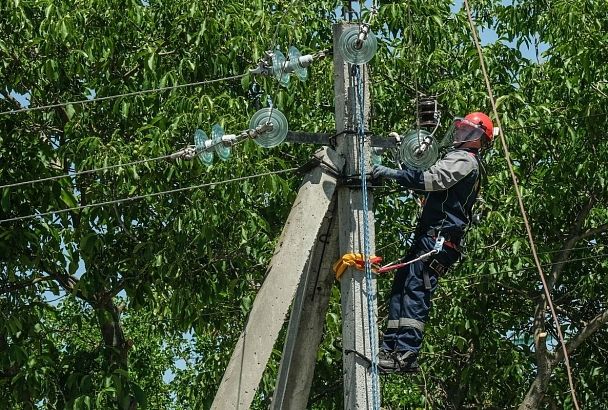 «Работают с полной отдачей». Кубанские электрики рассказали о восстановлении энергосистемы Краснодара