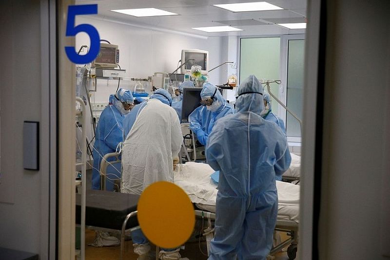 На аппаратах искусственной вентиляции легких в ковидных госпиталях Краснодарского края находятся 111 человек