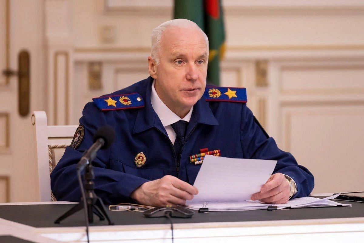 Школьница получила перелом ноги из-за упавшей качели на детской площадке в Краснодаре. Делом заинтересовался Бастрыкин