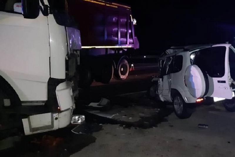 При столкновении с грузовиком в Краснодарском крае погиб водитель внедорожника 