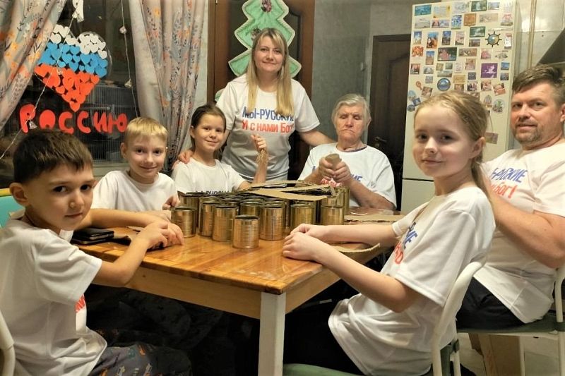 Семья Демяненко помогает российским бойцам, выполняющим свой долг на передовой.