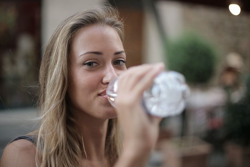 Шесть хитростей для тех, кто хочет пить больше воды в течение дня